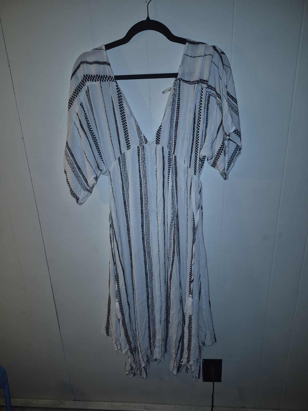 Lm Lulu White and Black Striped V-Neck Tunic
